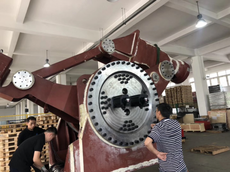 埃森展現(xiàn)24噸超巨型機器人，市場意欲何為？